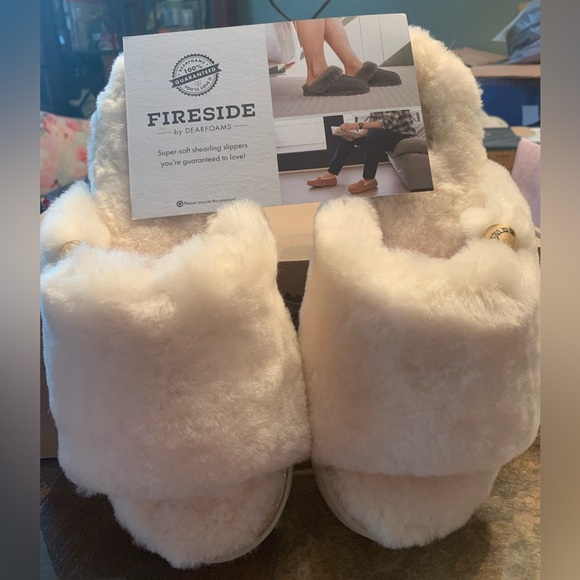 New with box, women’s Dearfoams slippers. 100% Genuine Australian Shearling - Picture 1 of 4